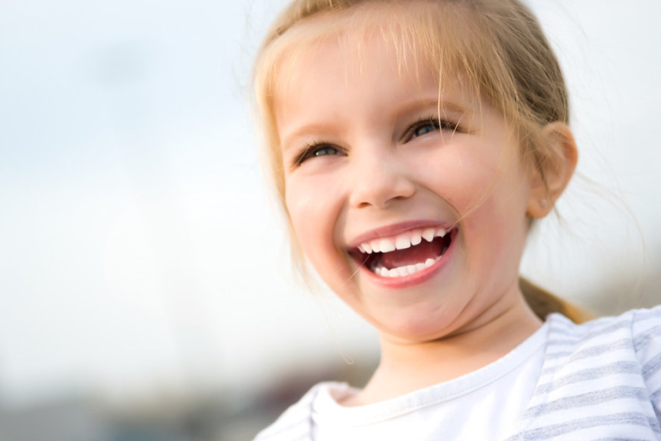Mliječnih zubića ima 20 i svi oni djeci izbiju otprilike do 3. rođendana